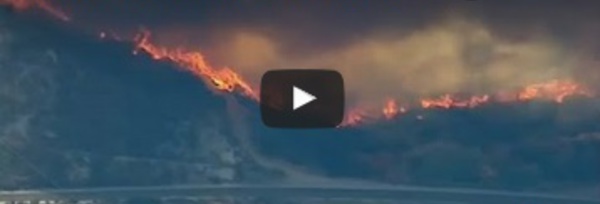 Californie : des milliers d'hectares en flammes à l'est de Los Angeles, des évacuations massives