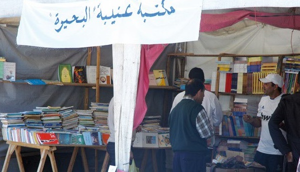 Les libraires et les vendeurs d'anciens manuels scolaires scrutent l'horizon
