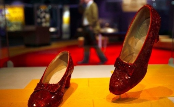 Insolite : Restauration des chaussures de Dorothy