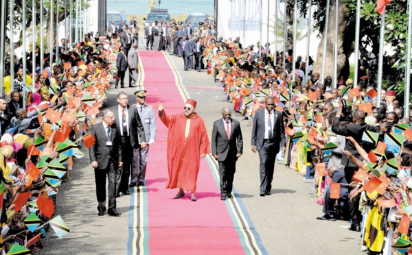 La diplomatie algérienne hystérique face au succès éclatant de la tournée Royale en Afrique