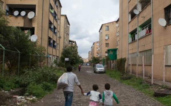 Les grands ensembles de banlieues remplacent les taudis à Addis-Abeba