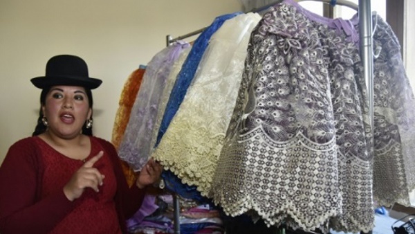La mode "cholita" des indigènes de Bolivie à la conquête du monde