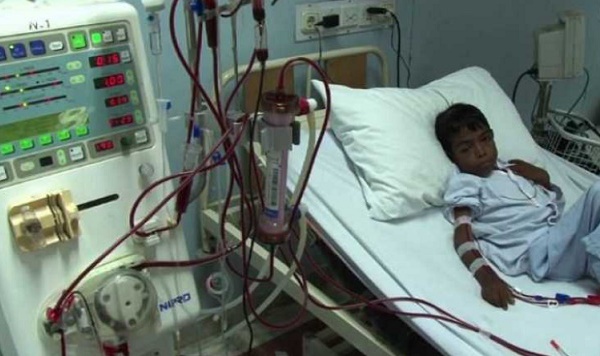 A Karachi, les greffes gratuites d'un médecin de l'espoir