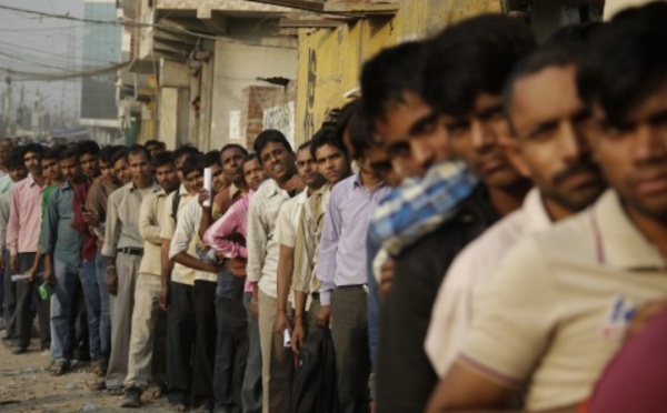 Insolite : Faire la queue devant la banque