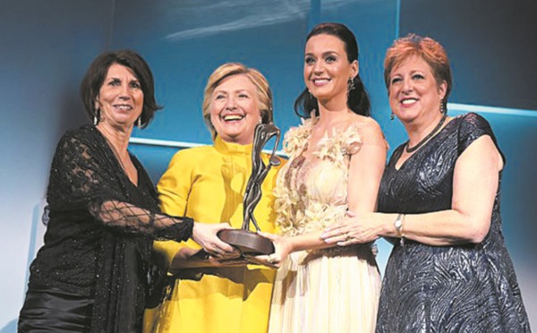 Katy Perry honorée par Hillary Clinton