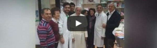 Le pape François s'échappe du Vatican
