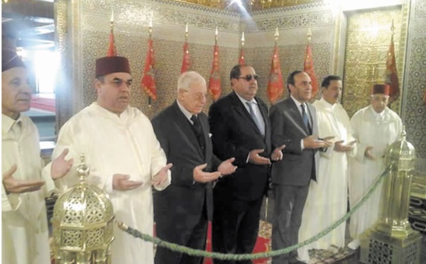 Une délégation de l’USFP se recueille sur la tombe de Feu Hassan II