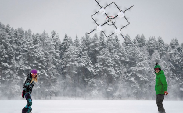 Après le ski nautique et le kitesurf, le "droneboarding" en Lettonie