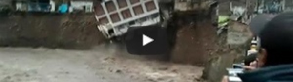 Un hôtel s'écrase dans la rivière après de fortes pluies au Pérou