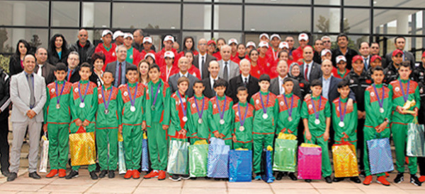 Cérémonie en l'honneur des sélections scolaires de cross-country et de football