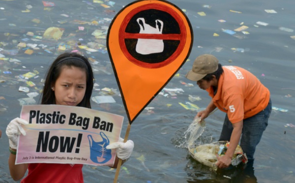 Les océans pollués par des particules  invisibles de plastique
