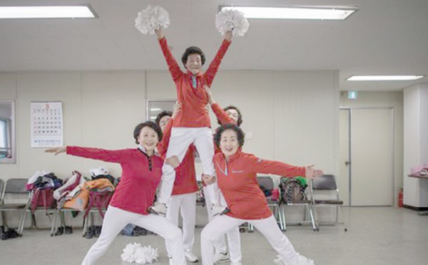 Des pom-pom girls aux cheveux d'argent