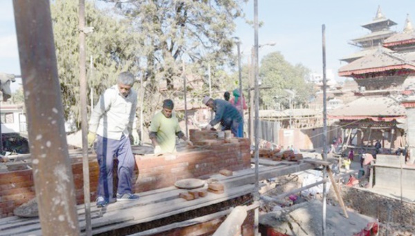 Le patrimoine du Népal menacé par une reconstruction bâclée
