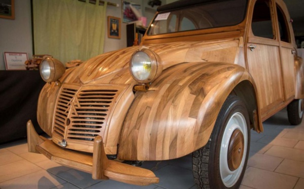 Insolite : 2CV en bois