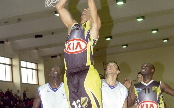 Huitième de finale de la Coupe du Trône de basketball