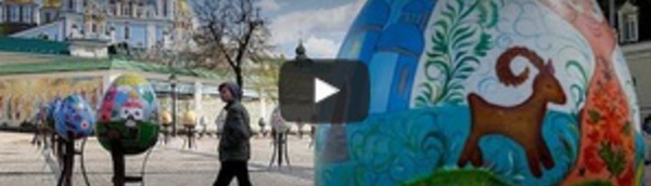 Ukraine: à Kiev, des oeufs de Pâques géants