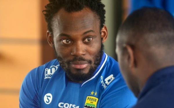 Essien sans permis de travail en Indonésie
