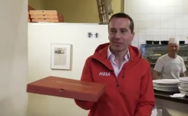 Insolite : Autriche, le chancelier livre des pizzas pour aller parler avec ses électeurs