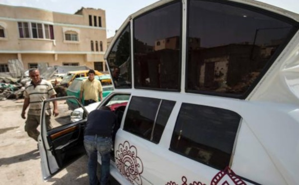 A Gaza, une limousine “faite main” pour balader les jeunes mariés