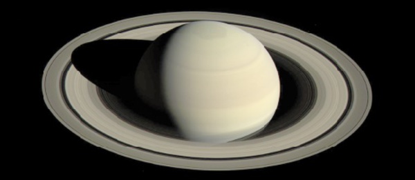 La sonde Cassini a fait des photos et découvertes incroyables autour de Saturne