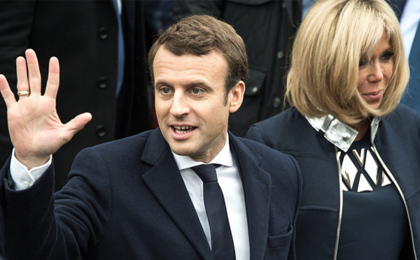 Mer de drapeaux, cris de joie et hymne européen: Macron fête sa victoire au Louvre