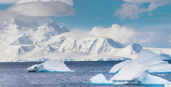Découverte d’imposants reliefs sous la calotte antarctique