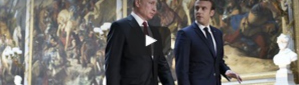 Emmanuel Macron et Vladimir Poutine au Château de Versailles