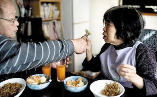 La démence, bombe à retardement du Japon
