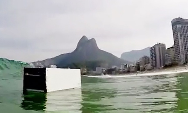 Insolite : Le surfeur de Rio