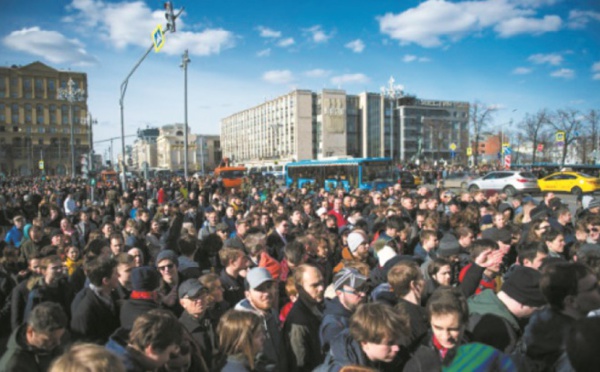 En Russie, lycées et universités rééduquent les jeunes opposants