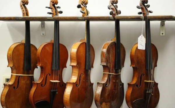 Insolite : Violons détruits
