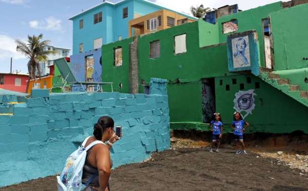 Les touristes sur les traces de "Despacito" dans les quartiers pauvres de Porto Rico