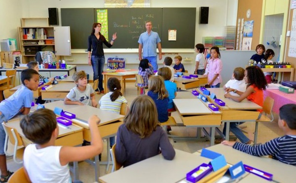 Apprendre les bonnes manières dans la dernière école du genre en Suisse