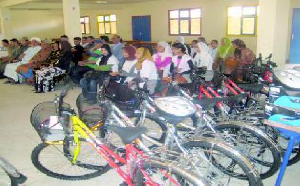 Des vélos pour lutter contre l’abandon scolaire à Agadir