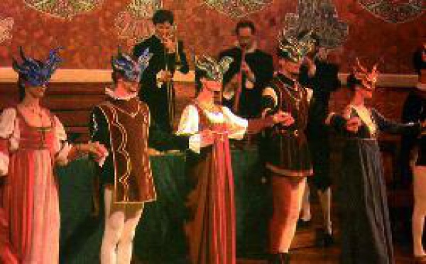 Avec la Compagnie italienne « La Rossignol » : Casablanca sous les airs et danses antiques