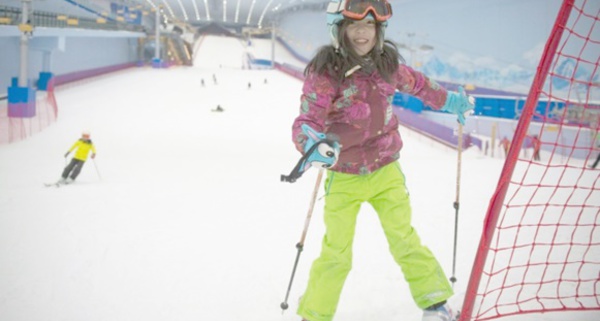 En Chine, dans le plus grand parc de ski en salle du monde