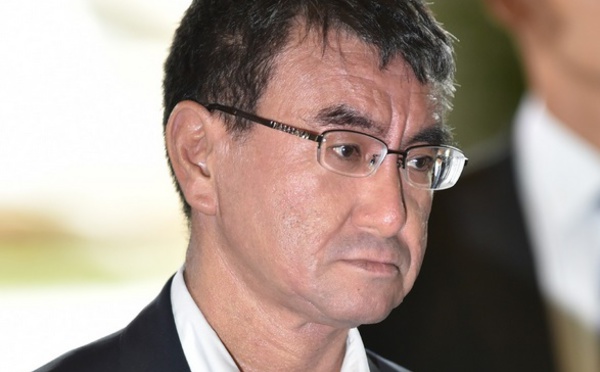 Insolite : Un ministre critiqué par son père