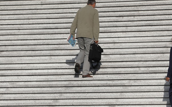 Faire le ménage et marcher pour aller au travail peut sauver des vies