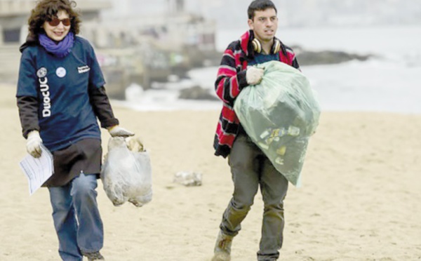 Le Chili veut interdire l'usage des sacs en plastique sur ses côtes