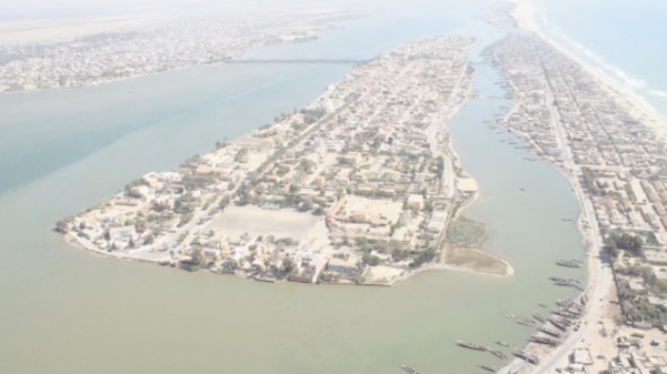A Saint-Louis du Sénégal, l'océan menace habitants et patrimoine