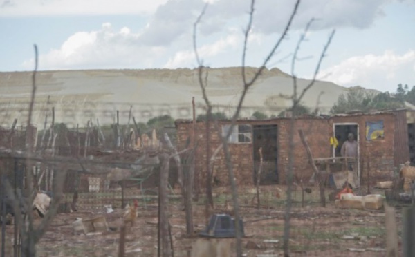 A l'ombre des déchets miniers, les townships de Johannesburg toussent