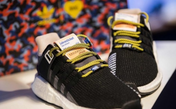 Insolite : Des chaussures équipées de billets de métro