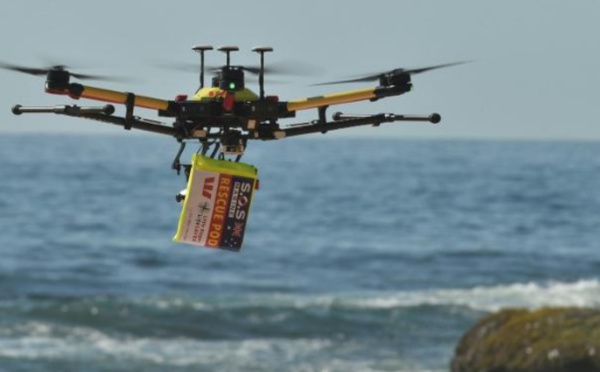 Des nageurs secourus en mer par un drone