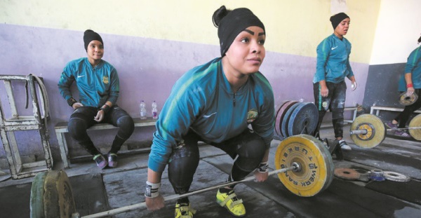 A Bagdad, l'haltérophilie se conjugue aussi au féminin