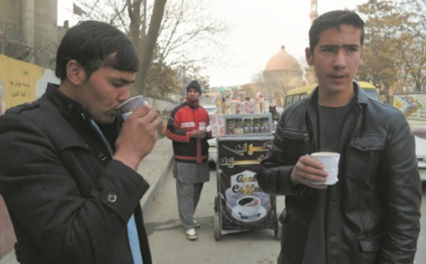 Au coin d'une rue de Kaboul, un insolite parfum de café