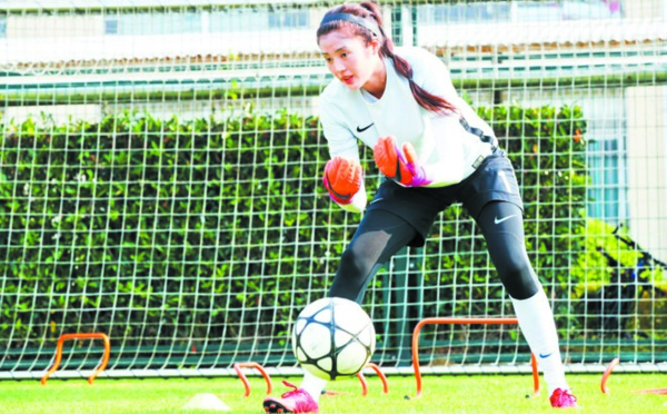 La gardienne de but de la Chine préfère les crampons aux podiums