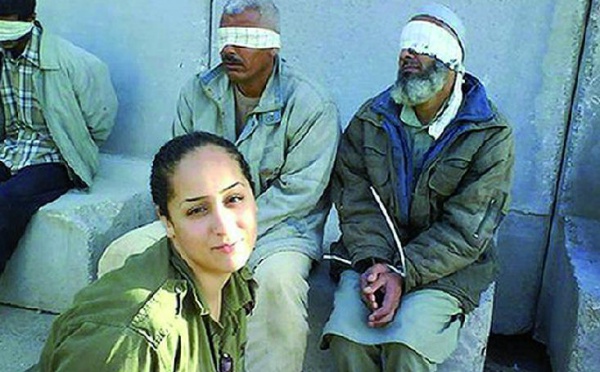 Une ancienne soldate exhibe des détenus palestiniens sur Facebook : Un scandale similaire à celui d’Abou Ghraïb secoue Israël