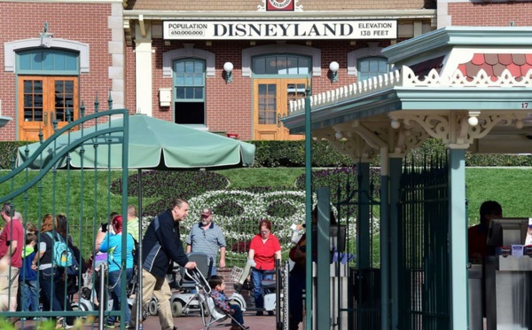 Des employés de Disneyland réclament une augmentation des salaires
