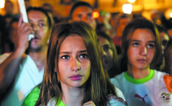 Les supportrices algériennes restent à la porte des stades de foot