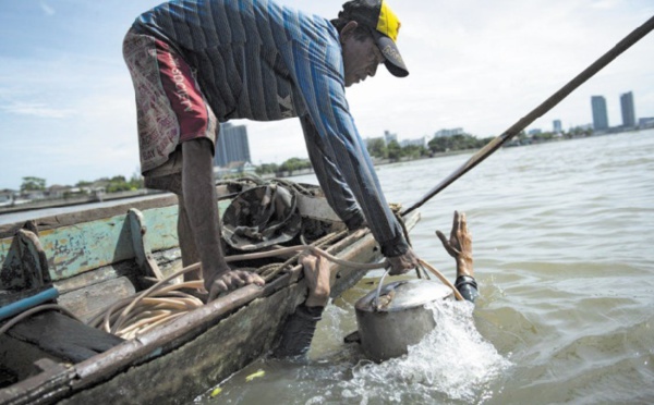 Des Indiana Jones thaïlandais sondent le fleuve de Bangkok